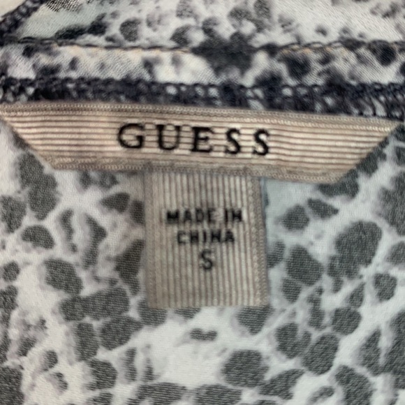 Guess semi sheer gray black snake print faux wrap deep V neck peplum blouse EUC - Picture 12 of 14